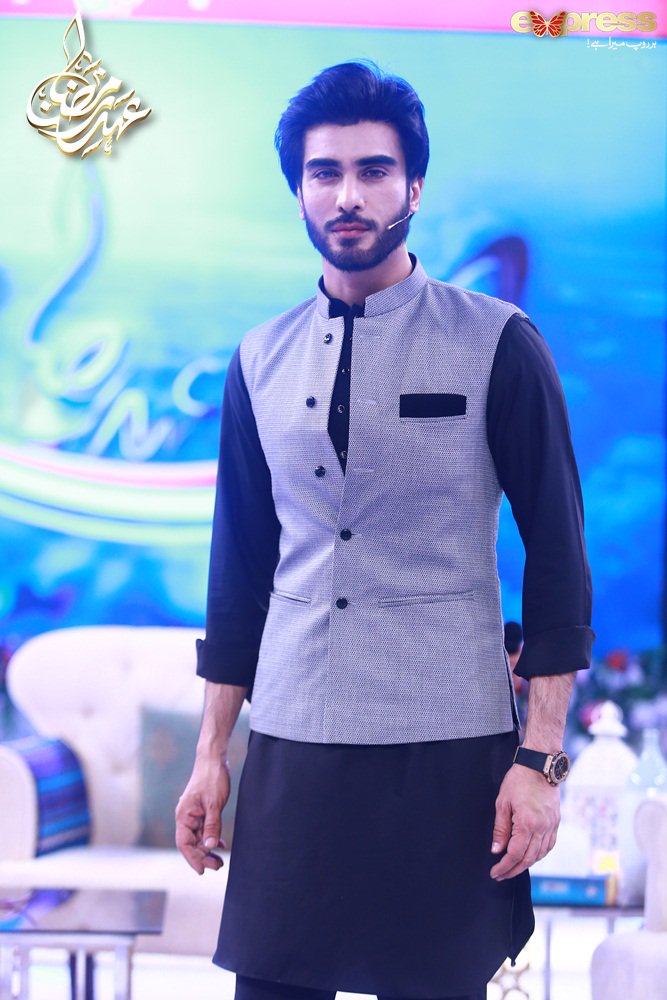 EntExpressTV's tweet photo. Host of #EhedeRamzan #ImranAbbas on #ExpressEntertainment https://t.co/tXZdohpRtQ