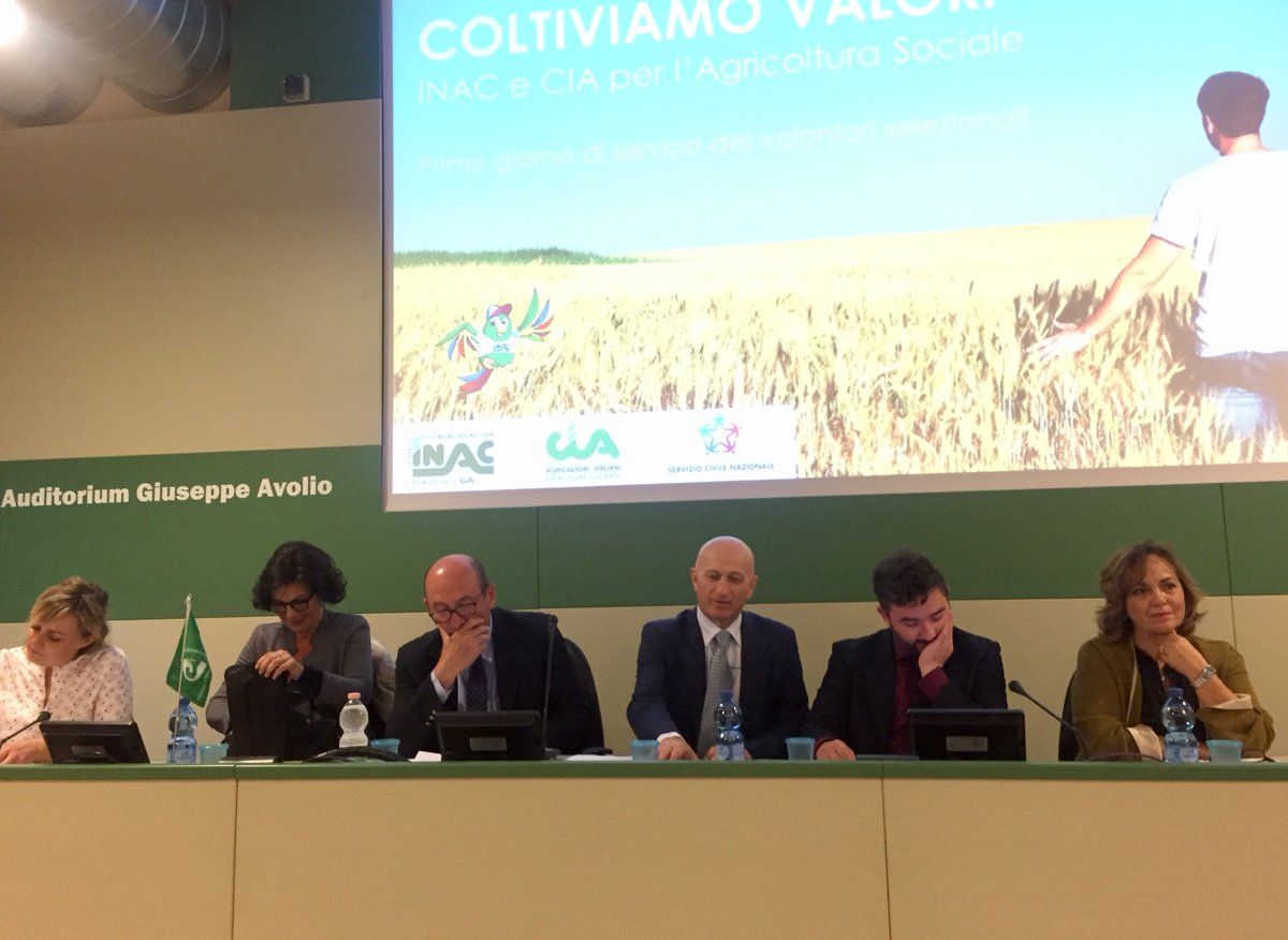 Parte il primo progetto di <a href="/serviziocivile/">servizio_civile</a> a livello nazionale dedicato all'#AgricolturaSociale 🌱🤲 organizzato da #Cia e #Inac. I 40 #giovani volontari impegnati in tutt'Italia si sono dati appuntamento a #Roma per iniziare quest'esperienza!  Leggi 👉 bit.ly/2II5A5v
