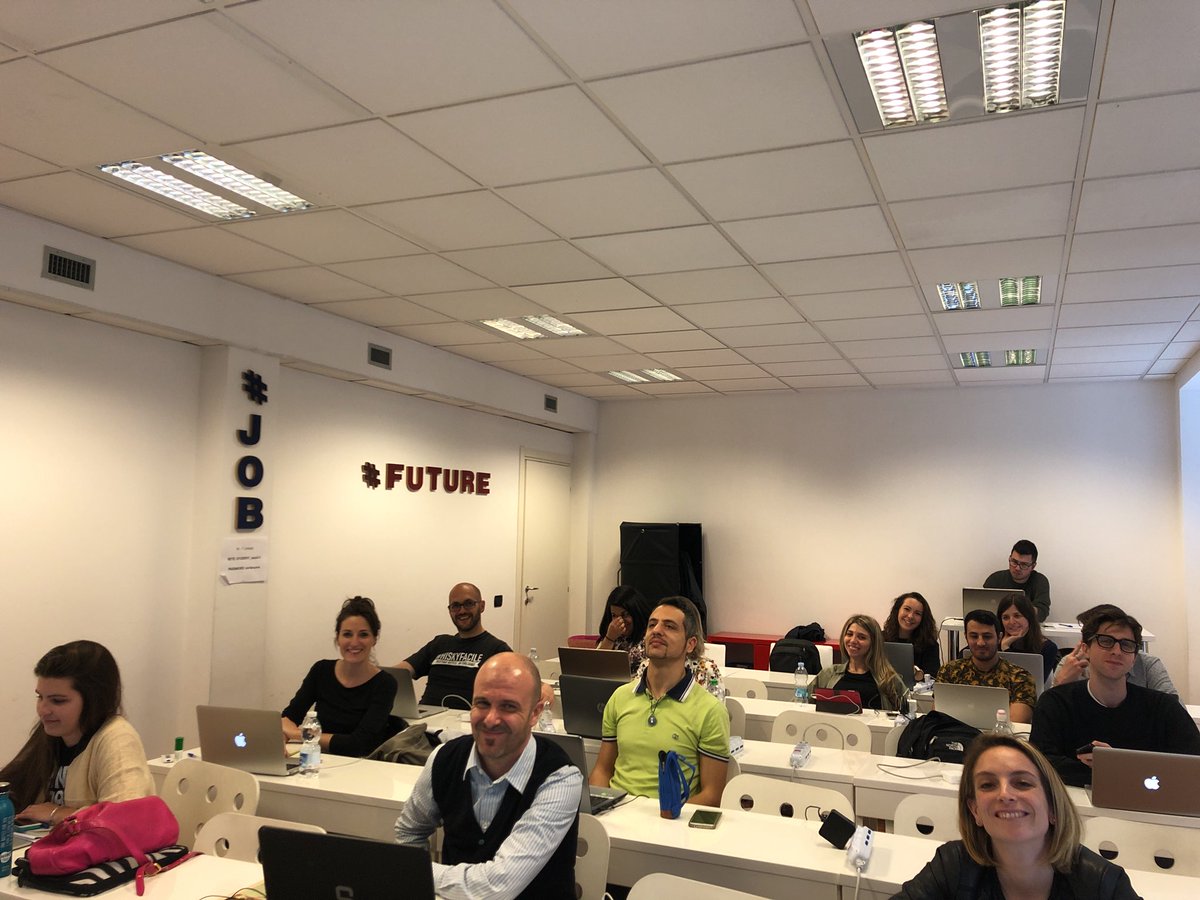 cristinasimone's tweet photo. Oggi ultimo giorno per i ragazzi di @DigitalCoachIT. Tutti a lezione di Twitter Marketing
#digitalcoachit https://t.co/FPkcXBa4b8