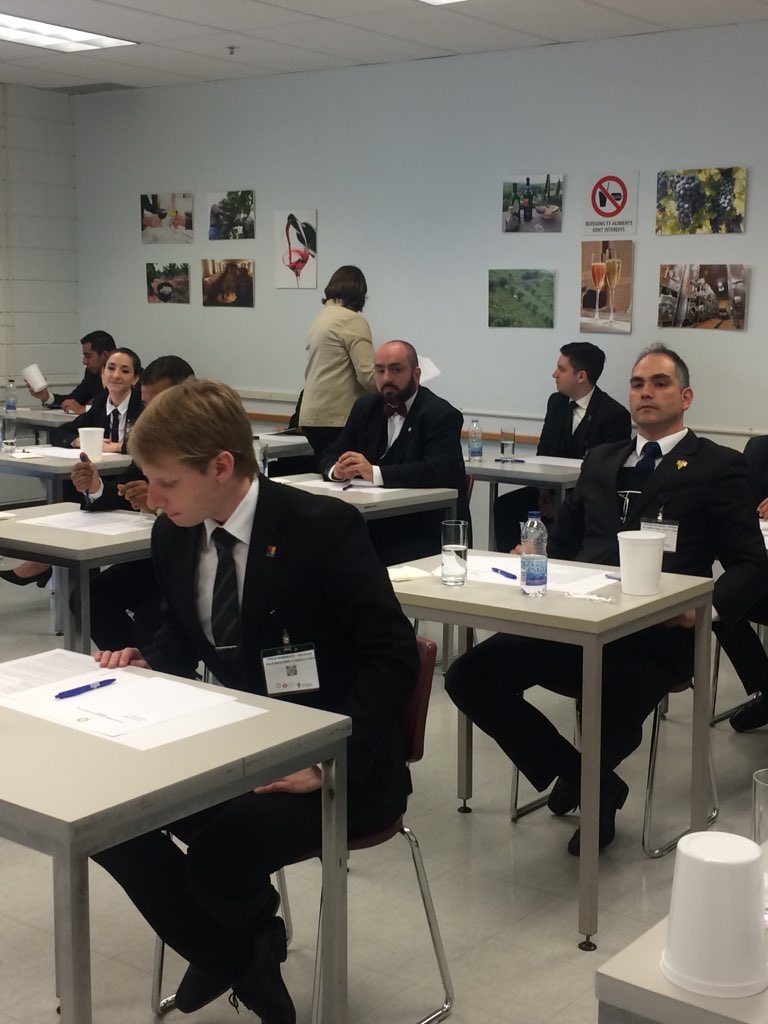 sommuruguay's tweet image. 🇺🇾Fede y Pablo ya están instalados para las primeras pruebas. Cata a ciegas de 2 vinos en 10 minutos cada uno. Cata a ciegas de 3 espirituosos en 5 minutos, y escrito con promedio de 100 preguntas donde tienen 1h 15 minutos. ¡VAMOS URUGUAY! #sommelieruruguay #ASISomms