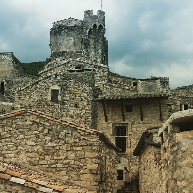 BeeRocks4's tweet photo. Ma balade sur la @viarhona continie. Visite du Village medieval de #Cruas. C est splendide !!
🚴🏼‍♀️🏰🚴🏼‍♀️🏰🚴🏼‍♀️🏰🚴🏼‍♀️🏰🚴🏼‍♀️🏰🚴🏼‍♀️🏰🚴🏼‍♀️🏰🚴🏼‍♀️🏰
#beerocksnvole #beerocks #velo #velotourisme #viarhona #leprogres #travel #voyage #aventure https://t.co/BmapXJDWxA