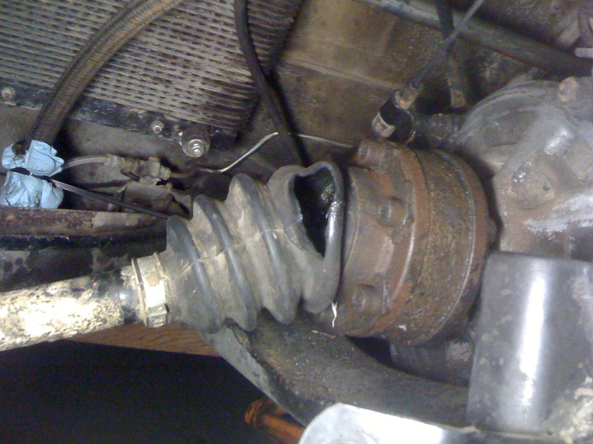 habauto's tweet image. Do you know if you have a ripped CV Boot?
Call Hamilton Alignment &amp;amp; Brakes Now (905) 549-7665. 
Most people don&apos;t. Let HABAUTO perform a complete CV inspection.  hamiltonalignmentandbrakes.com
#CV #CVBoot #CVJoints #CVJointService  #HamiltonAlignment #HamiltonMechanic #HABAUTO #AutoShop
