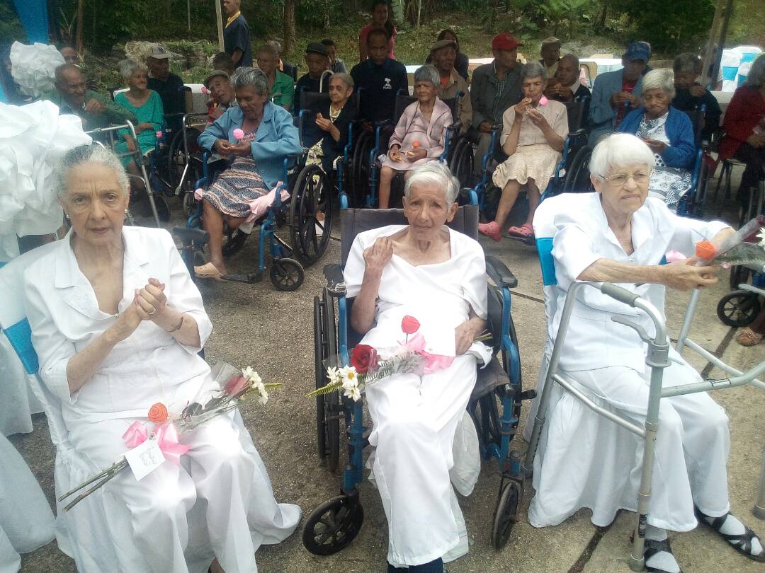 CarlosInass's tweet photo. Con hermosos detalles el pasado viernes 18 de mayo el @INASS_BOCON brindó un merecido homenaje a las Madres y Enfermeras de ese Centro como una muestra más del buen trato y respeto de @salainass a todos los Profesionales que con esmero y dedicación brindan amor a nuestros Abuelos https://t.co/X7fLGpT6Ae