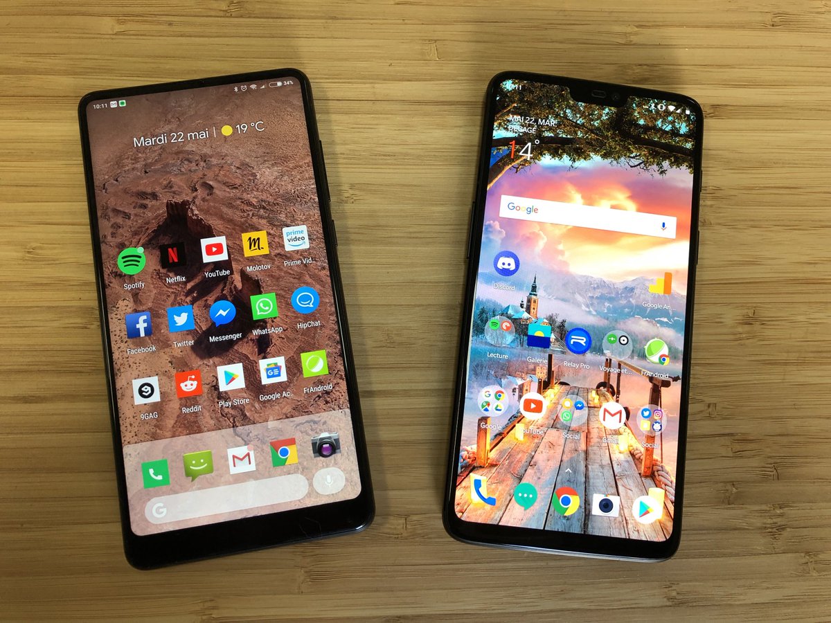 Frandroid's tweet image. OnePlus 6 vs Xiaomi Mi Mix 2S : quel est le champion des smartphones premium à moins de 550 euros en 2018 ? goo.gl/SoAn5N