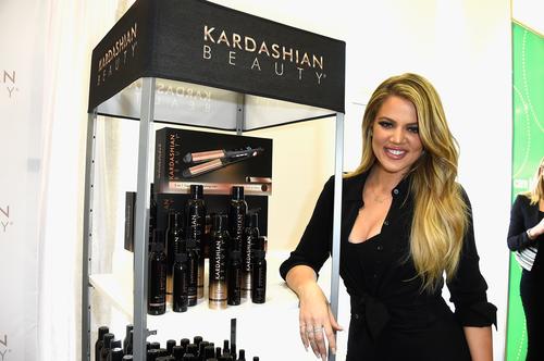 thethreeofive's tweet photo. Khloe Kardashian Talks Pregnancy On Jimmy Kimmel Live - https://t.co/GIAqrMRJip https://t.co/DeZyZq0fU4