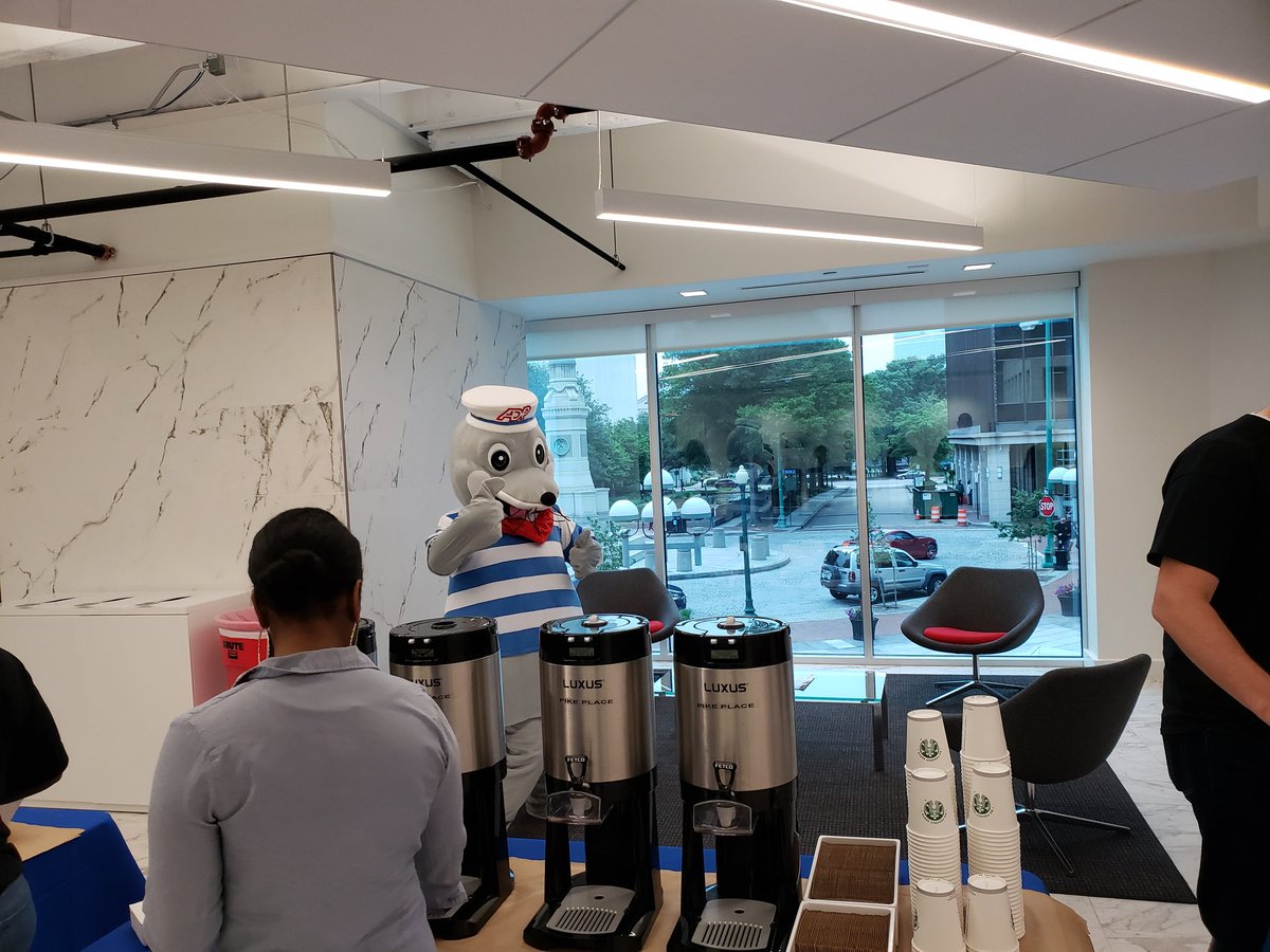 GreenDeta's tweet photo. @OneADPNorfolk What an Amazing greeting this morning as we are halfway to a major milestone. Thank you Dianne Greene and ADP. https://t.co/72MWwaeDQj