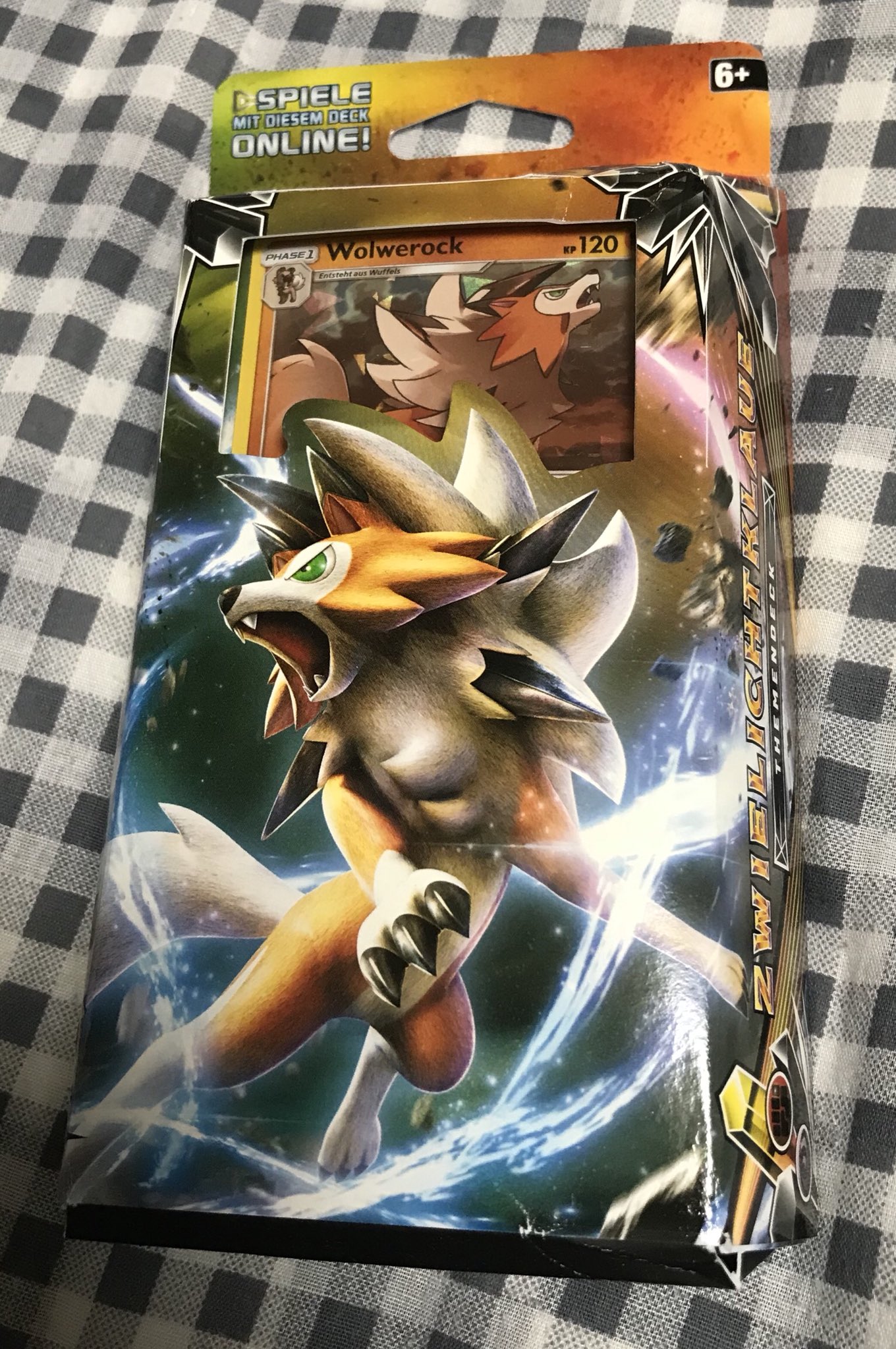 تويتر 五十嵐和也 على تويتر 海外版ポケモンカード Forbidden Light にて ルガルガン たそがれのすがた のパッケージイラストを描かせていただきました 発売中ですので宜しくお願い致します T Co 2wem1dup8c T Co 71gl2vihqu