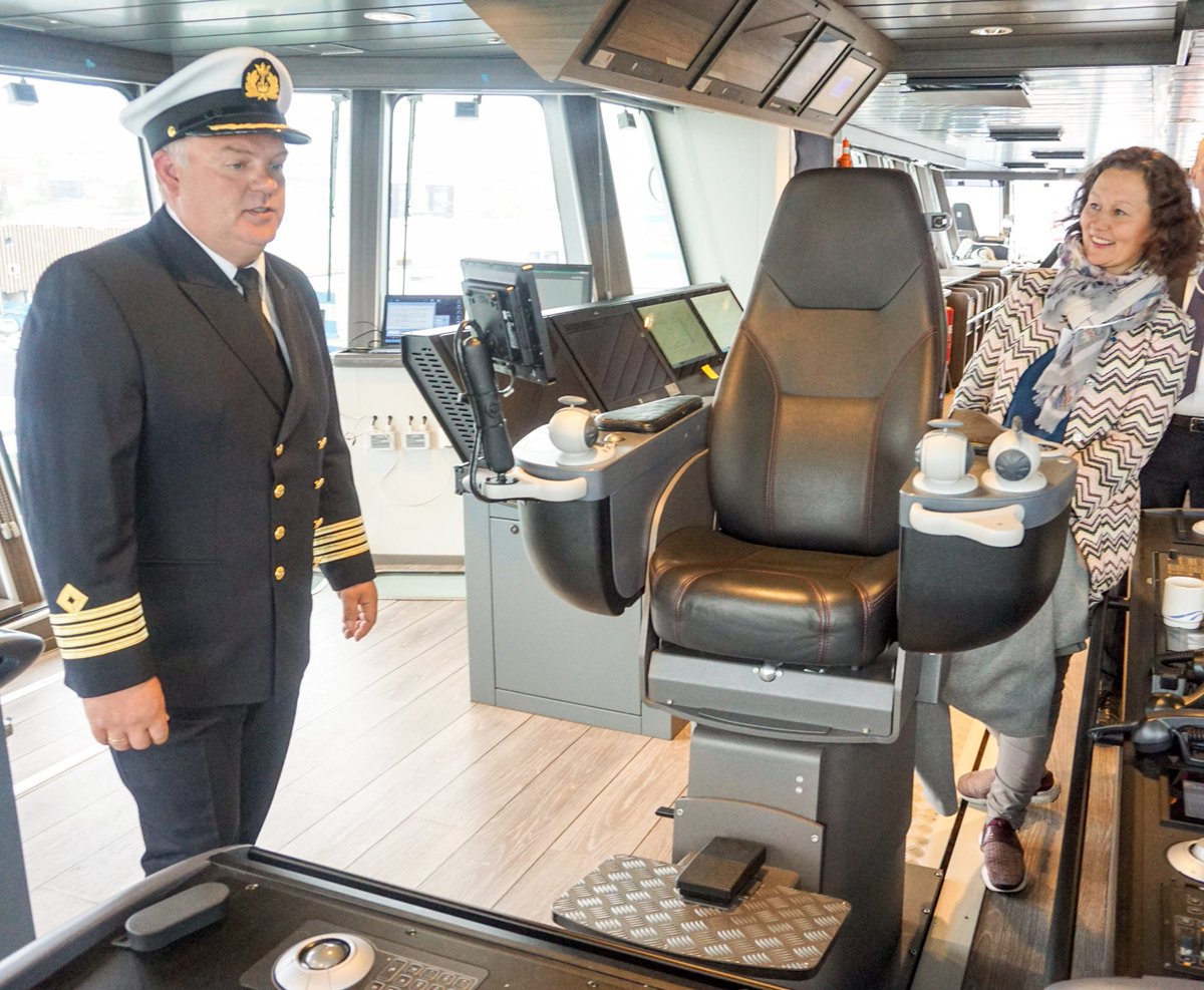 «Kronprins Haakon» har kommet hjem! Et skip til vel 1,4 milliarder kroner og et av verdens mest avanserte forskningsfartøy. Fikk omvisning av kaptein Karl Robert Røttingen. Nå venter viktig forskning for verden med Tromsø som hjemmehavn. @NorskPolar <a href="/UiTromso/">UiT | University of Tromsø</a> <a href="/Havforskningen/">Havforskningsinstituttet</a>