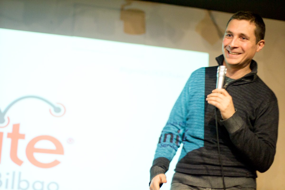 Nueva edición de #IgniteUXBilbao para reunir a la comunidad del #diseño digital de #Bilbao. Puedes venir a charlar y tomar una caña o... ¡Disfrutar de tus 5 minutos de "gloria" en el escenario! bit.ly/2s3PImz Organizado por <a href="/IDFBilbao/">IDF Bilbao</a> #UX #BBFDigital