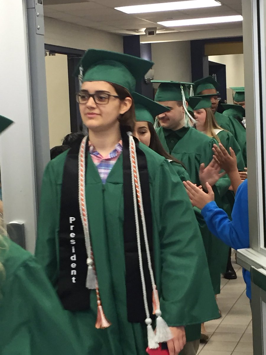 Athoma3Thomas's tweet photo. Spring High School Seniors at Hirsch Elementary for graduation walk #LionGradWalk2018 @DiakaCarter @SPRINGHIGHLIONS @ParentsSHS18 @SpringISD @stucolions @HirschHawk https://t.co/fU0qMcQQL2