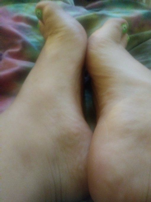💦💚💧💚💦 #Greentoes #footfetish #feet #cutetoes #footworship https://t.co/fDssbQqp91<a href="/tag/greentoes"class="tags">#Greentoes</a><a href="/tag/footfetish"class="tags">#footfetish</a><a href="/tag/feet"class="tags">#feet</a><a href="/tag/cutetoes"class="tags">#cutetoes</a><a href="/tag/footworship"class="tags">#footworship</a>