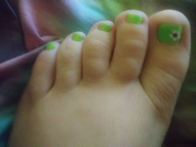 💦💚💧💚💦 #Greentoes #footfetish #feet #cutetoes #footworship https://t.co/fDssbQqp91<a href="/tag/greentoes"class="tags">#Greentoes</a><a href="/tag/footfetish"class="tags">#footfetish</a><a href="/tag/feet"class="tags">#feet</a><a href="/tag/cutetoes"class="tags">#cutetoes</a><a href="/tag/footworship"class="tags">#footworship</a>