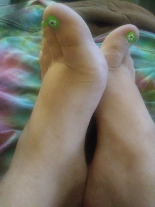 💦💚💧💚💦 #Greentoes #footfetish #feet #cutetoes #footworship https://t.co/fDssbQqp91<a href="/tag/greentoes"class="tags">#Greentoes</a><a href="/tag/footfetish"class="tags">#footfetish</a><a href="/tag/feet"class="tags">#feet</a><a href="/tag/cutetoes"class="tags">#cutetoes</a><a href="/tag/footworship"class="tags">#footworship</a>