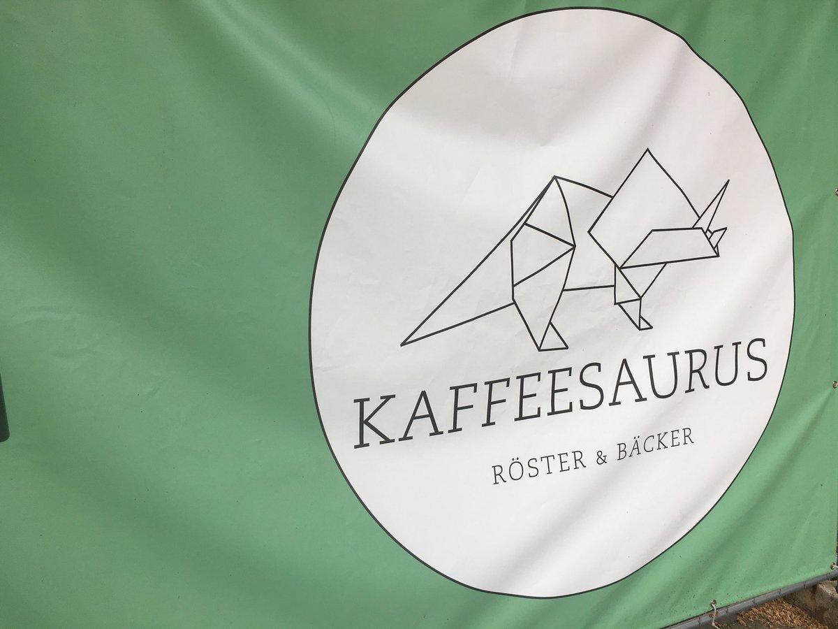 bsagt's tweet photo. Was hat das @neomagazin jetzt schon wieder vor? Goldener Baristabecher für @janboehm? (statt Echo)
#TriceratopsKaffee #PrinzenOlle https://t.co/fYWQ7lggKr