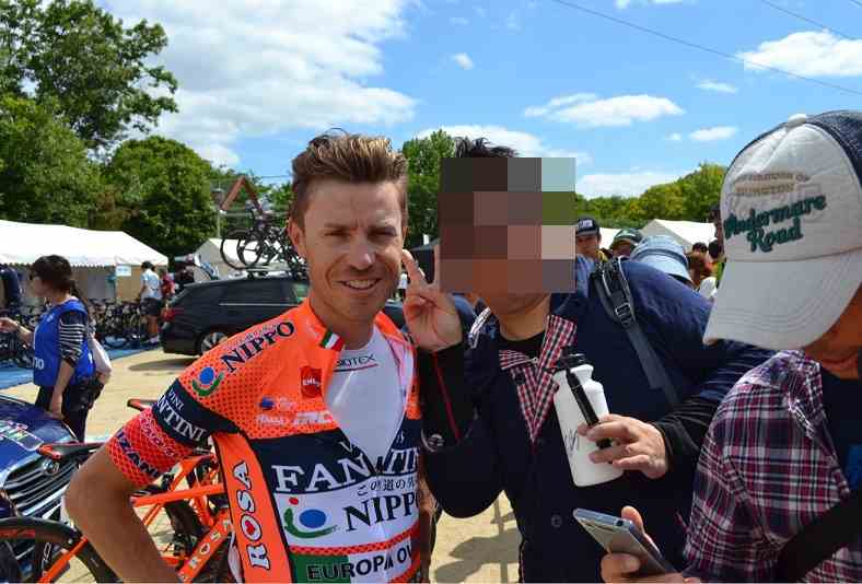 kurukuru_kurumi's tweet photo. 日曜日のTOJ堺ステージ、マルコ・カノラ選手やクネゴ王子、新城選手と写真を撮らせていただきましたっ！

・・・え？１枚目は違うって？www

#TOJ https://t.co/Ell7IEYbEW