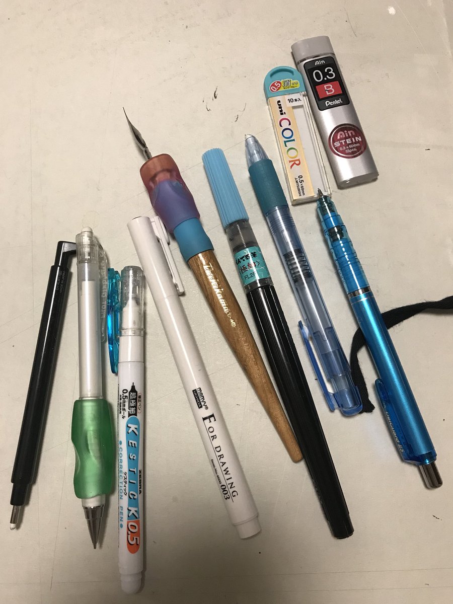 高尾滋 質問箱に 画材と絵の描き方の質問何回か頂いたので まず画材から シャープペンは0 3 ペン消しゴムは2種類 Monoの3 8ミリとモノゼロ2 3ミリ つけペンは日光のさじペン インクは開明墨汁 シャー芯のミントブルーは下絵のアタリ用