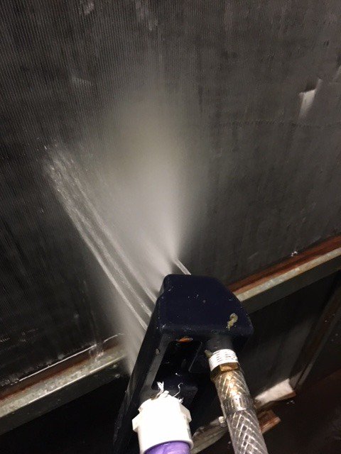 Hurricane power cleans those dirty, clogged up, energy gobbling multi-row commercial coils! #coilcleaning bit.ly/2E5caUr