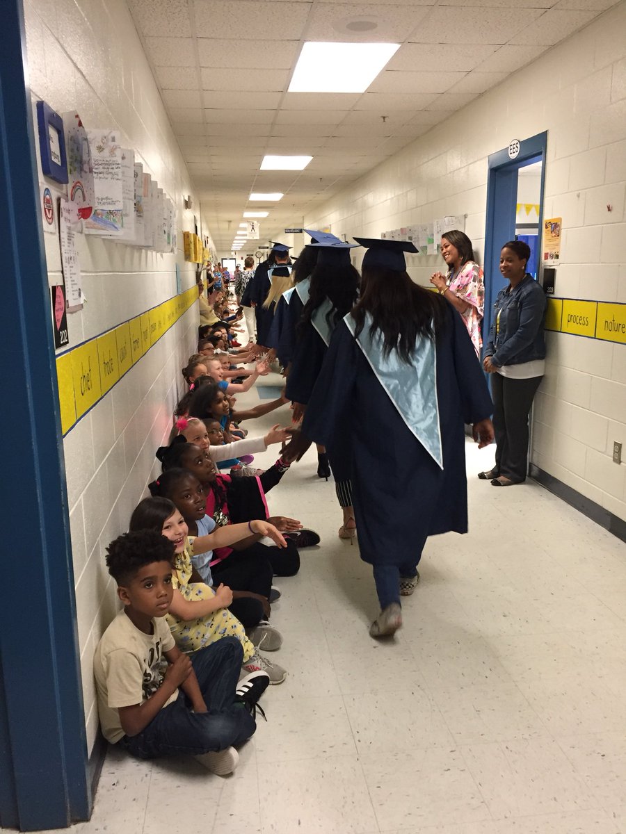 Harrison_LCB's tweet photo. Senior Walks 2018 #SoManyTears #SoManyTinyHighFives #BeTheU #OneCCPS @Que_Waller @lcbirdprincipal https://t.co/myRLcPn23o