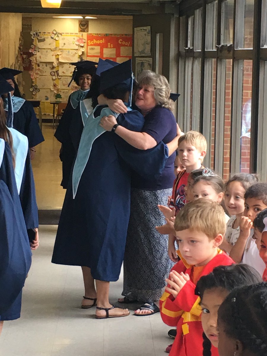 Harrison_LCB's tweet photo. Senior Walks 2018 #SoManyTears #SoManyTinyHighFives #BeTheU #OneCCPS @Que_Waller @lcbirdprincipal https://t.co/myRLcPn23o