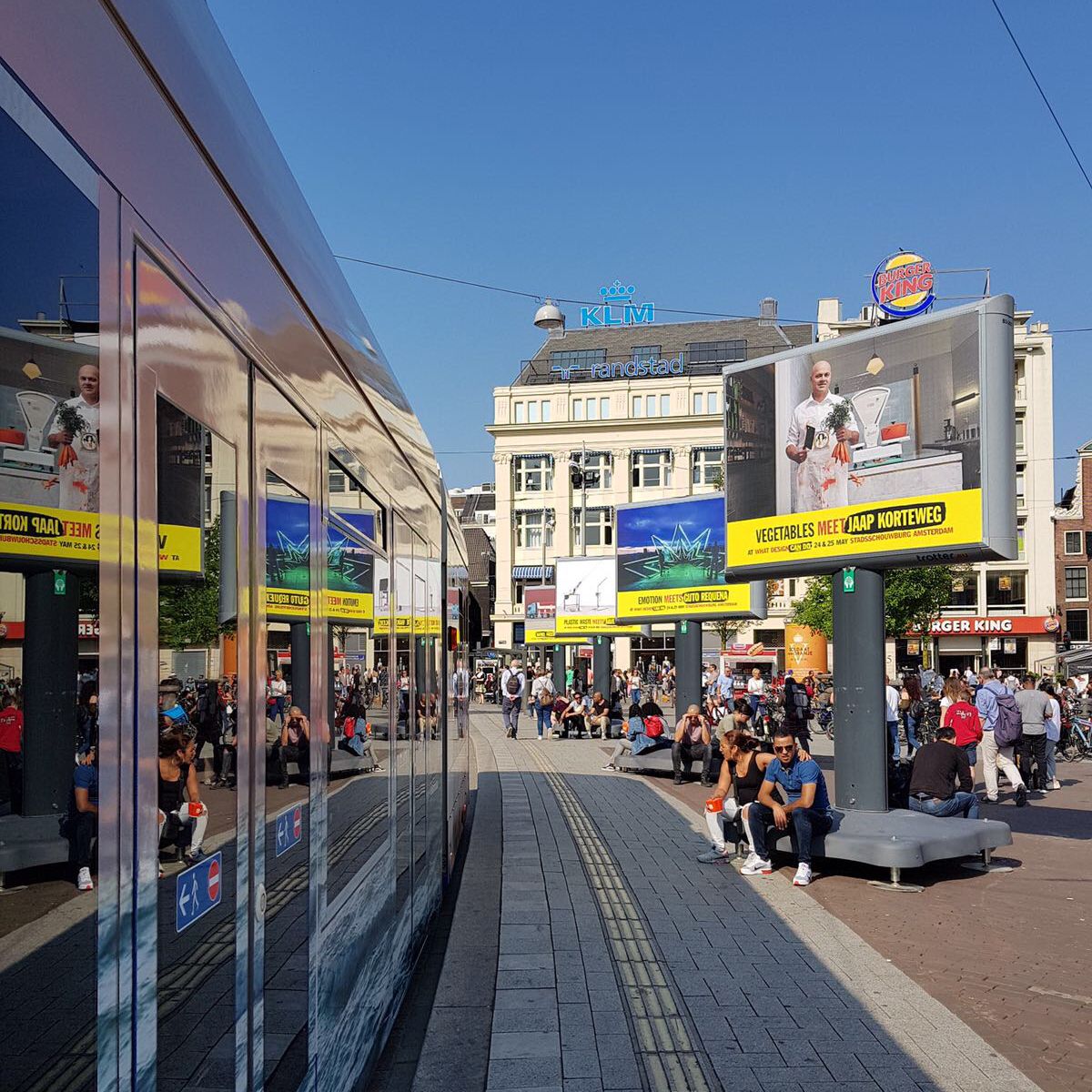 WhatDesignCanDo's tweet image. The Leidse Square is ready for #WDCD2018 are you? 2 more Days! Download the programme booklets and find out practical information via the event FAQ page  &amp;gt; bit.ly/2IDoLkT