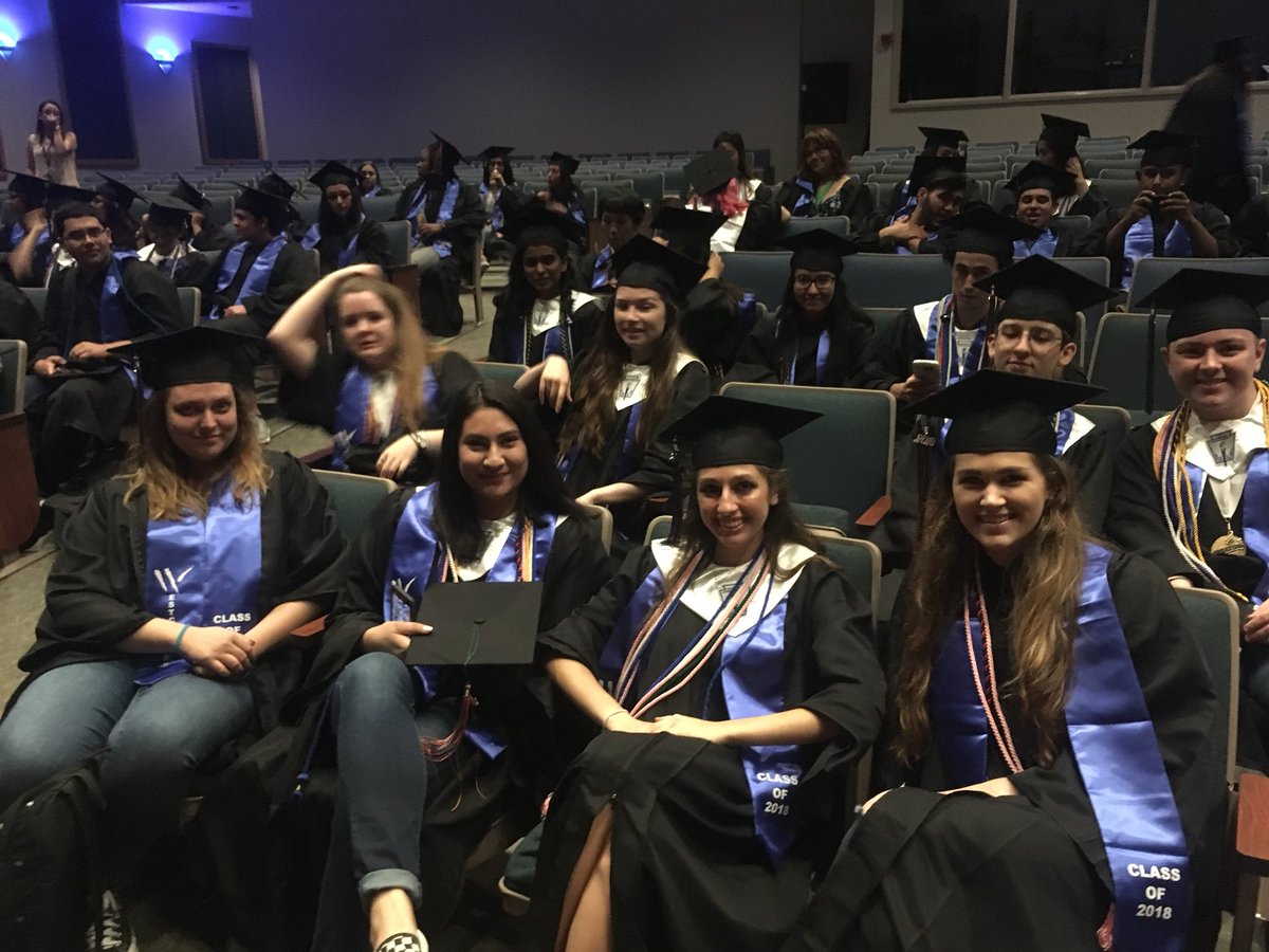 BMartinSBISD's tweet photo. Cap and Gown Day @WAISSBISD Congratulations Class of 2018! #WAISPride https://t.co/lr0dV8ogKb
