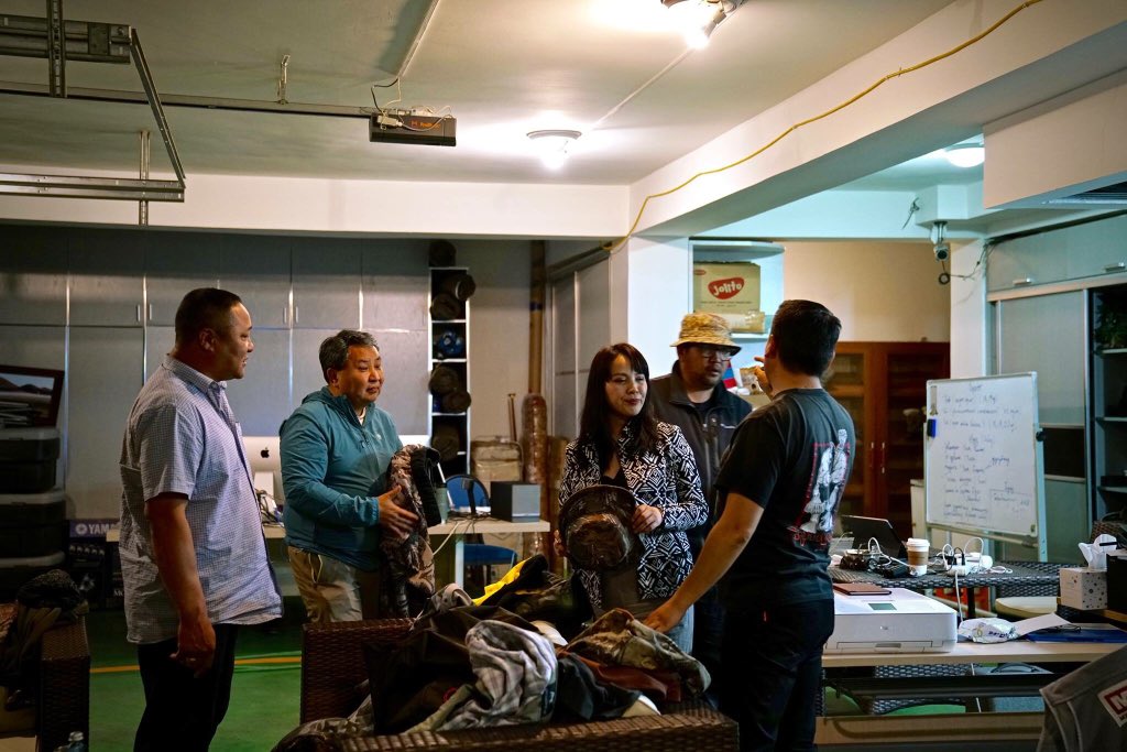 Үндэсний #Flames #ХадланДээл брэнд биднийг дааруулж хөргөхгүй, халуунд халаахгүй чимэж хувцаслаад л явна.
Хөдөлмөрч, уран, гоо бүсгүй <a href="/hongoroo84/">khongoroo</a> дүүдээ баярлалаа 
#БиднийЦөөхөнМонголчууд