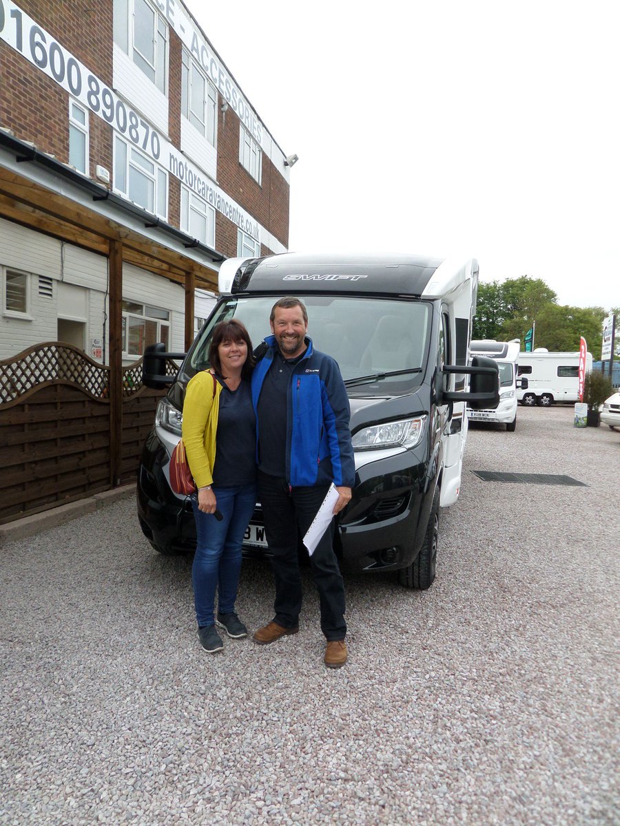 More Happy customers collecting their New Swift Bessacarr on handover day. 
#swift #bessacarr #happyhandoverday #handoverday #customers #motorhome #shmcc #symondsyat #monmouth #hereford