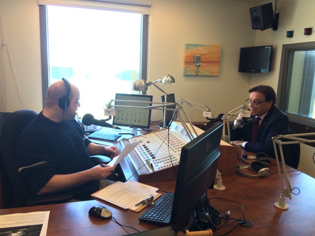 germainchevarie's tweet photo. Dernière chronique de député à  @cfimradio à l’instant même. On répond aux questions posées par les Madelinots! https://t.co/k7m8Uriooi