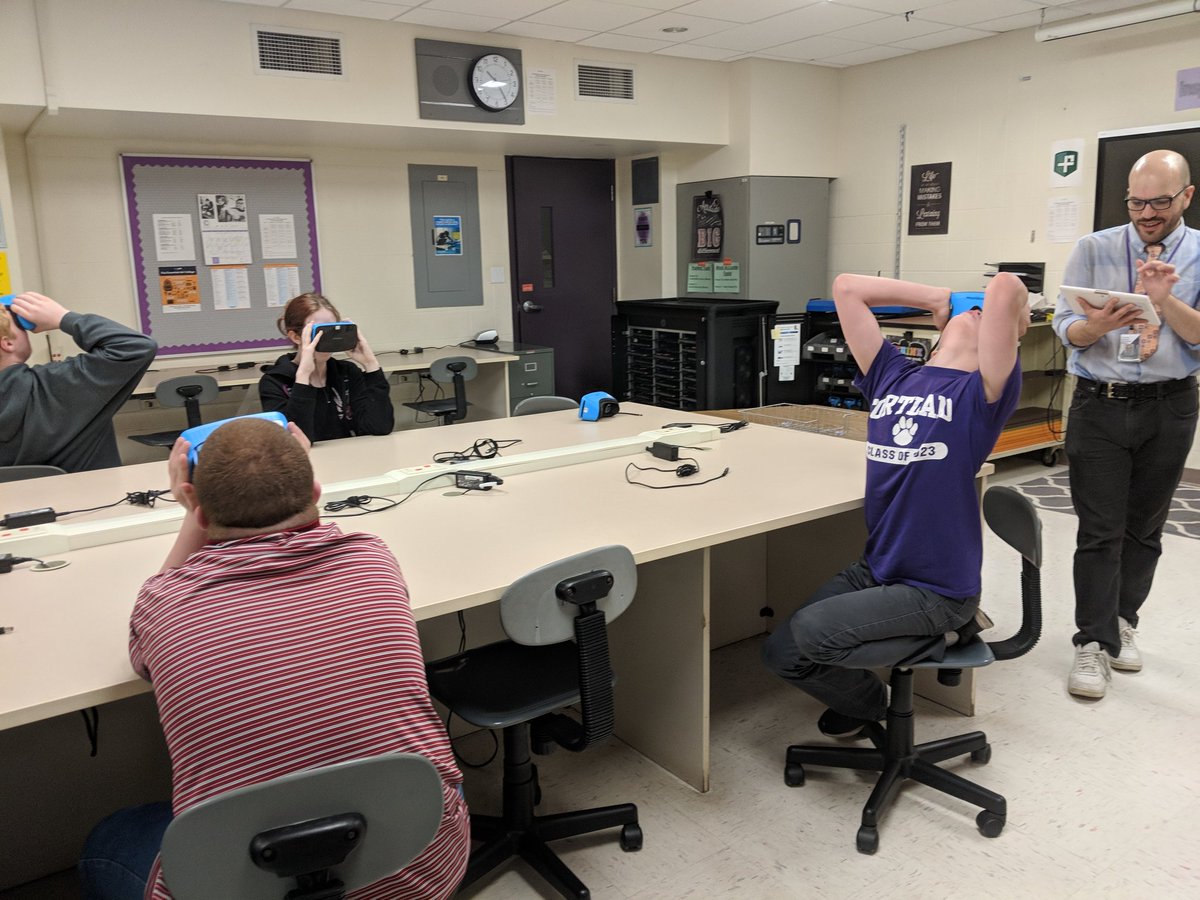 CJSHSlibrary's tweet photo. Sharks!  Google Expeditions @CJSHSlibrary #WeAreCortland #VRfieldtrip https://t.co/rOxGKFYQNr
