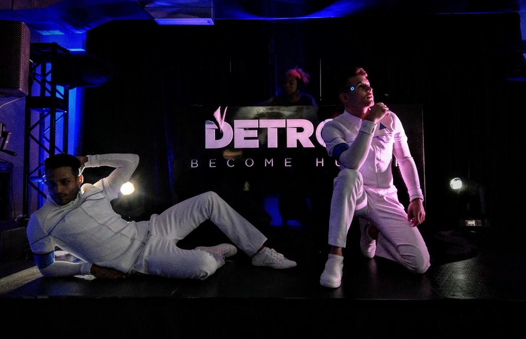 HollieB's tweet photo. Last day in Detroit. 
Heading off on a city tour before catching our flight home ✈
#Detroit2038 https://t.co/SsCkJCm4X0