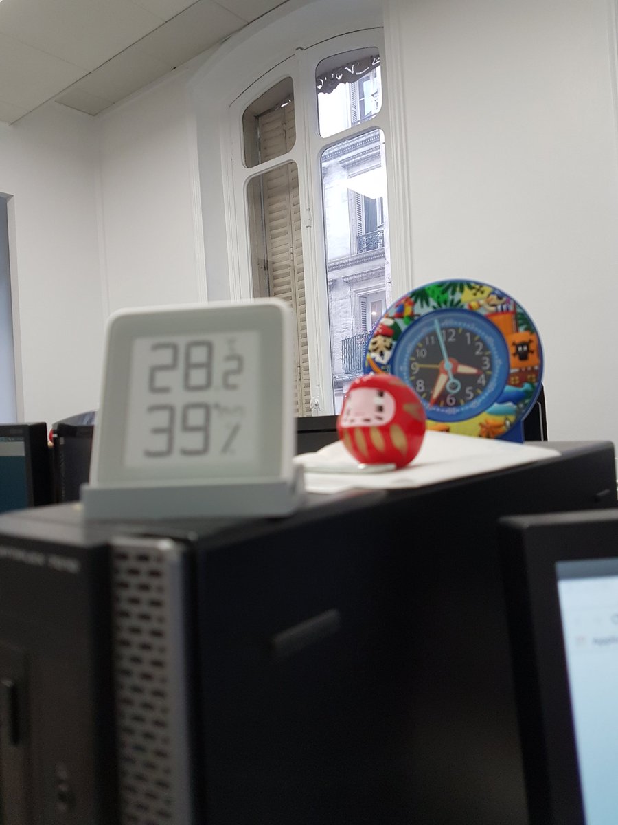 folliked's tweet photo. Ici il fait 28°C avec la grêle et l'orage dehors. Normal :p https://t.co/L5YTZvoEGY