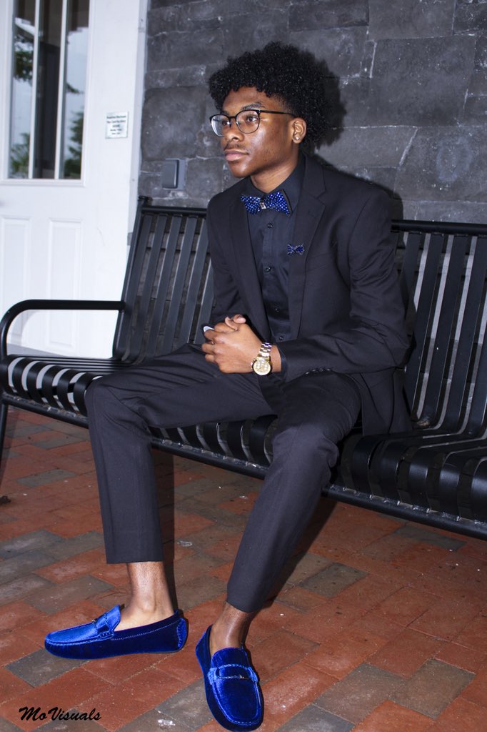 moebuvkets's tweet photo. ✨PROM SEASON IS HERE✨
if you haven’t found a photographer or are still searching for one , dm me for my availability.
• your grandma can’t do this on her flip phone.
•boook me #MoVisuals📸 https://t.co/Ph9yhanKWu