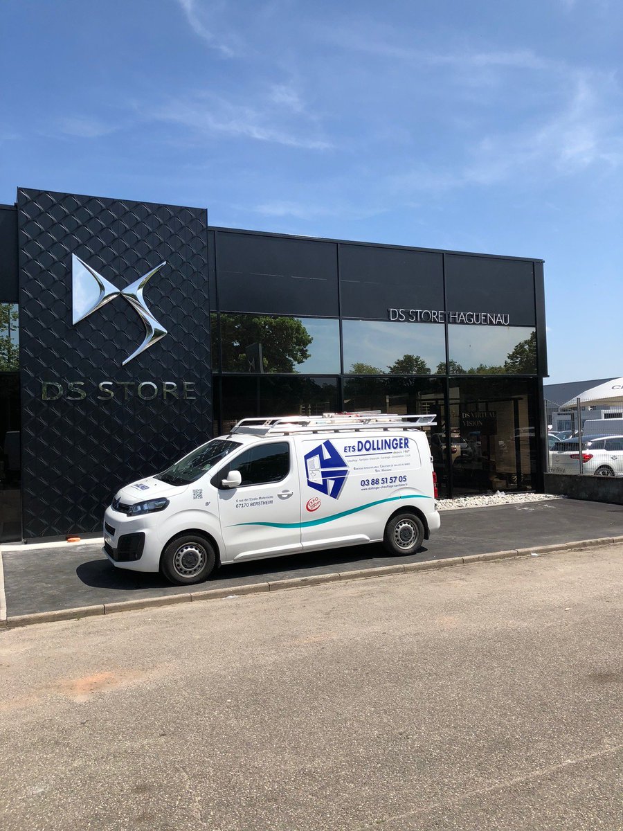 etsdollinger's tweet photo. ✨Equipe de CHOC pour chantier CHIC ! ✨

#chantier #DS #Haguenau #ETSDollinger #lovemyjob #chic https://t.co/B7GoB22AwL