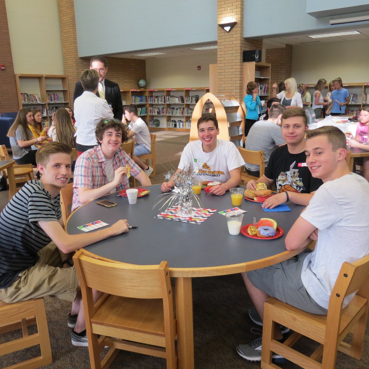 WEB_UCSD's tweet image. So fun welcoming back our Webster students that are now graduating high school!  Congrats, Class of 2018! #seniorbreakfast #PowerofWE