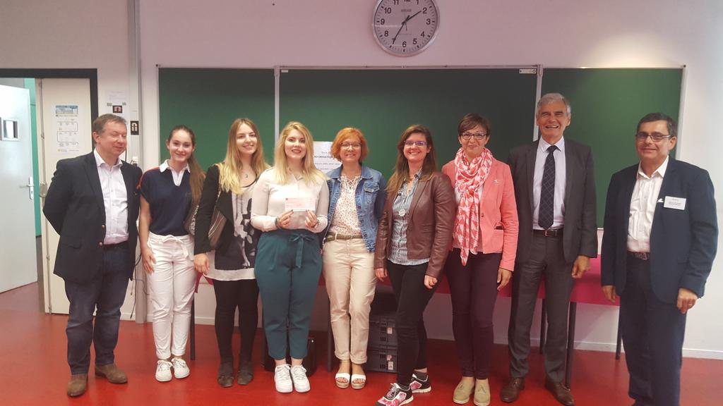 PJP69's tweet photo. Remise du chèque de la Fondation Auchan pour la jeunesse  à l'association Agorae de l'université  Catholique de Lille pour soutenir son épicerie solidaire en présence e son délégué de la fondation ,du directeur de L'IESEG et de représentants de l'équipe RH @Auchan Retail France. https://t.co/G7a5FB9wgE