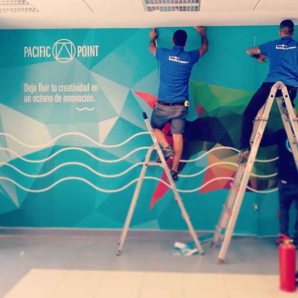 ¡Comenzamos la aventura! 😄💡Esta mañana hemos estado rotulando "Pacific Point", la zona de entrada 🙌🏻🐠 de <a href="/HUBITATMutxamel/">HUBITAT Mutxamel</a> ¡Nos flipan los nuevos vinilos! 😍🔝¿Qué os parece? 😛 #Mutxamel #innovacion #talento #espaciodetrabajo