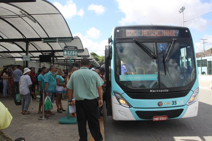 opovo's tweet photo. Preço das passagens de ônibus pode aumentar, afirma presidente do Sindiônibus. https://t.co/IMzdAYbdFj https://t.co/TKkH6edLUu