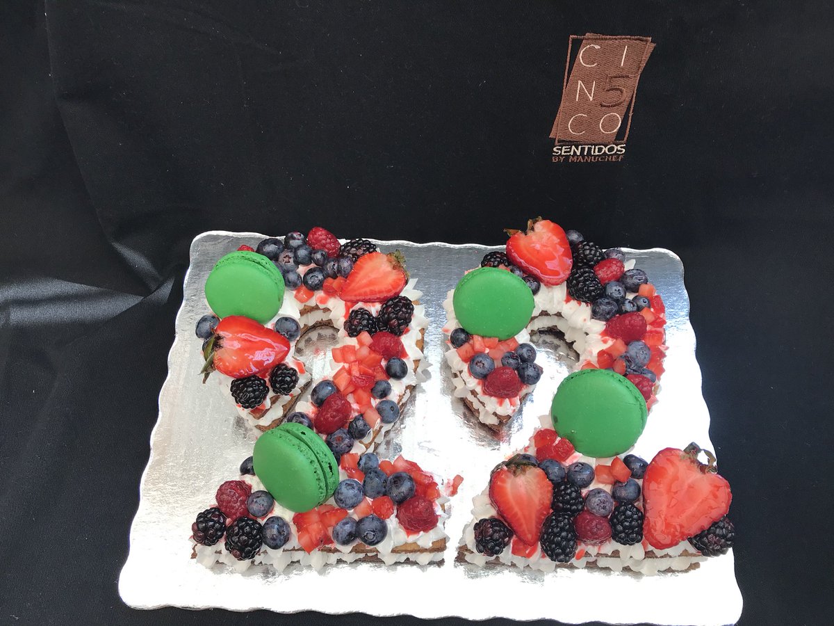 cincosentidosmc's tweet photo. Tenemos ya listo el pastel temático para celebrar el cumpleaños 22!
Deseamos te pases un gran día!
#manuchef #cinco5sentidos #chefmexicano #topchef #altacocina #mejorcocina #repostería #cumpleaños #happybirthday #sableé #frutosrojos #macaroon #macarrones #pastelestemáticos https://t.co/MNJHP7c1cA