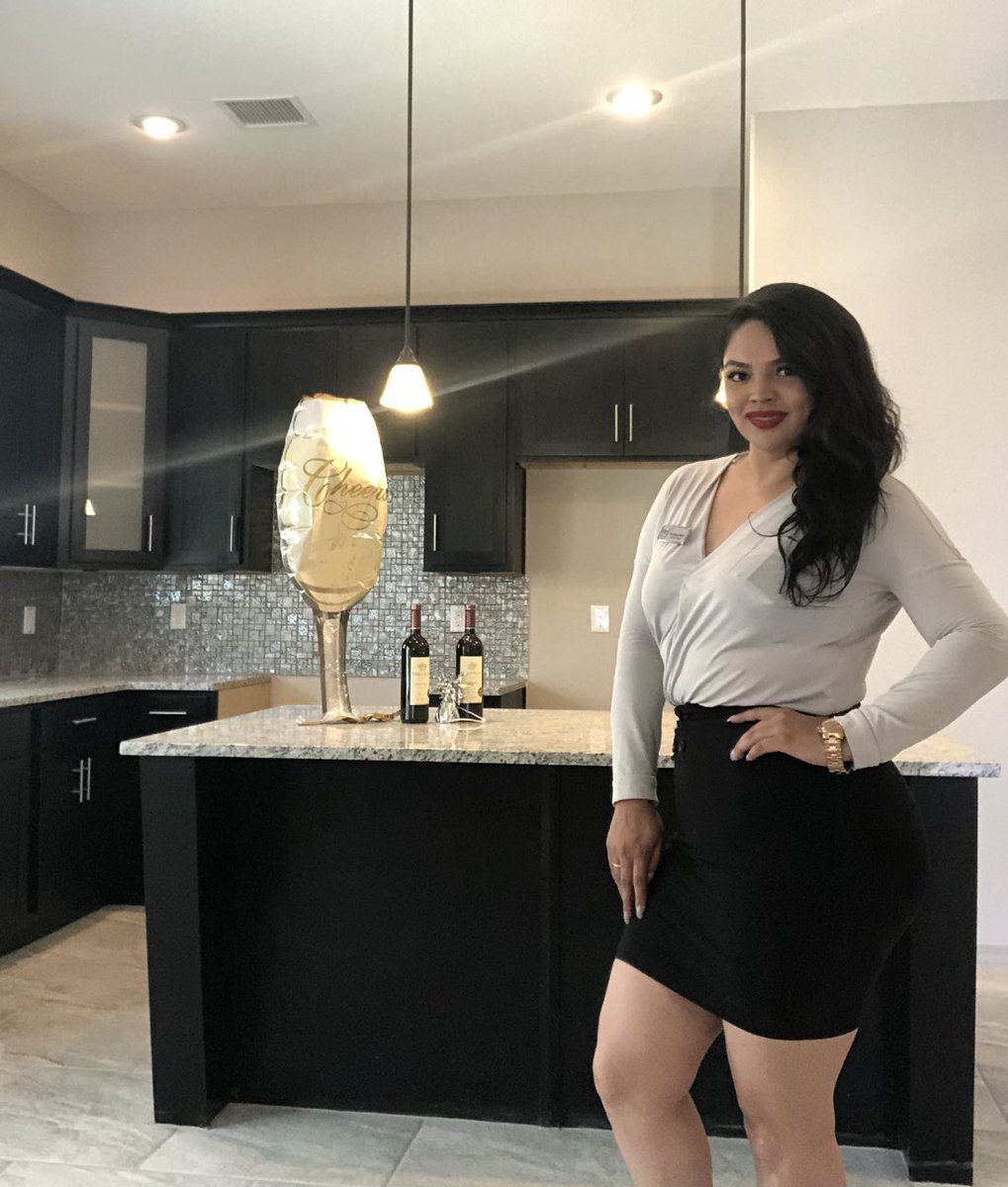 KryshnaTC's tweet photo. Home &amp; Wine Scavenger Hunt Tour 🍷🏡🔍 #saratogahomes #saratogahomeselpaso #RealtorTour #Wednesdays #elpaso #LOSTFILE random picture out of my camera roll https://t.co/8dGEU9Rwf6