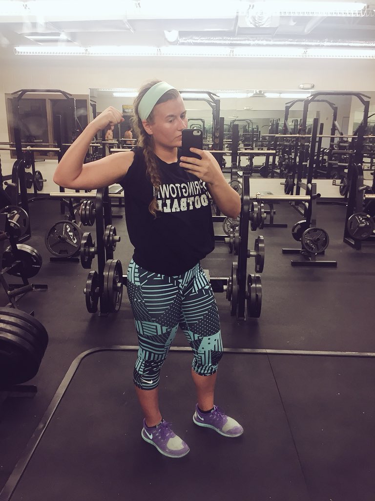 CoachCi4's tweet image. Even Coaches gotta grind 💪🏼 
#SetExample 
#NeedToWorkOnMyBiceps