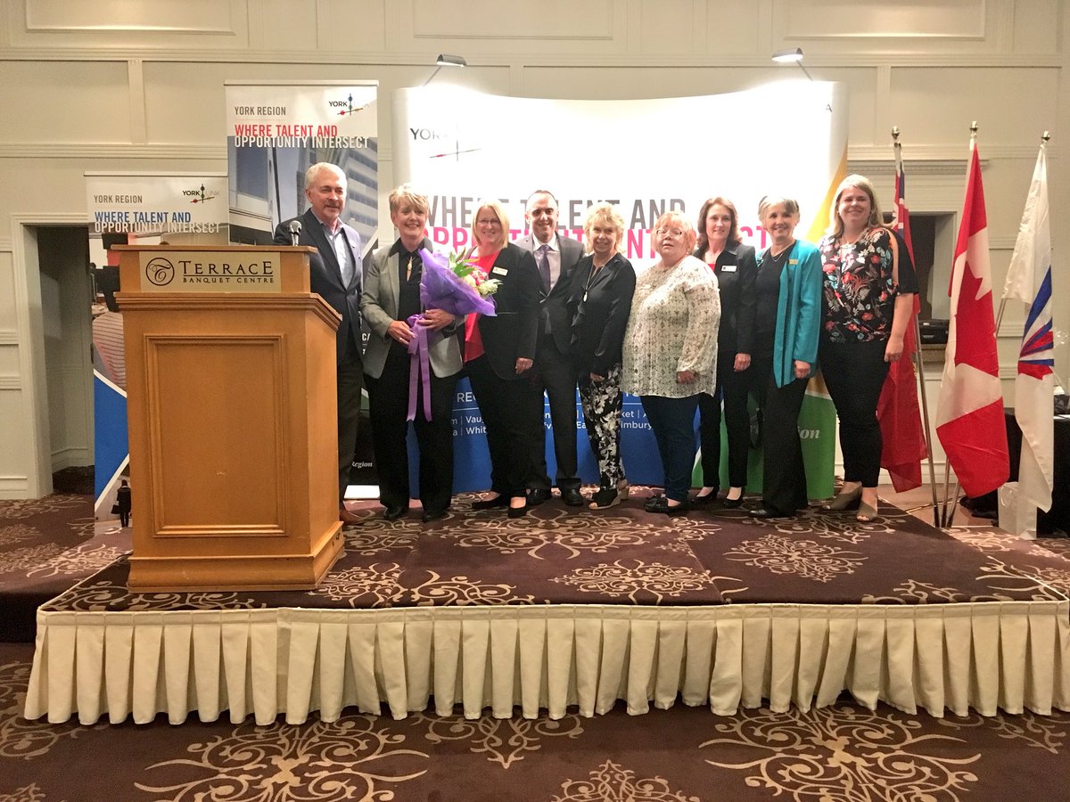 VaughanChamber's tweet photo. Great to see all the York Region Chambers and Boards of Trade out at the #ColossalChamber Networking Event tonight. We had a blast! #YorkRegion #BusinessCommunity https://t.co/Hvrhk1oOEA