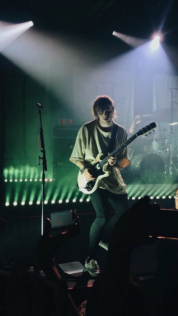 5SOSDATESLAT's tweet photo. ¡Michael en el escenario! // vía @5secondswithjb 
#5SOS3Tour #5SOS3Mexico https://t.co/riiXEldRvB