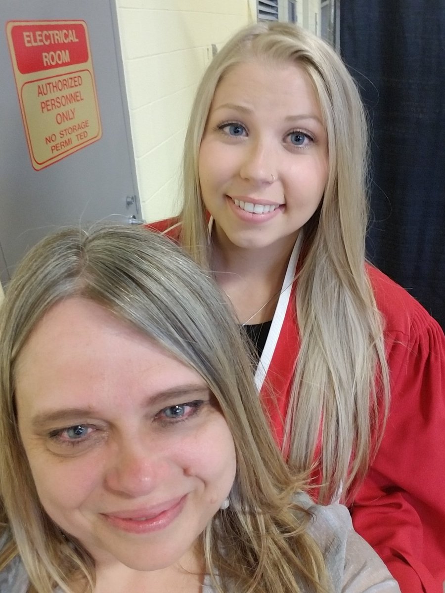 carleekat's tweet photo. Proud--and sobbing--mama moment. My bbg's life long dream to become an architect is fulfilled. #fanshawegrad #fanshawecollege #presidentshonourroll https://t.co/ggap2AIDU7