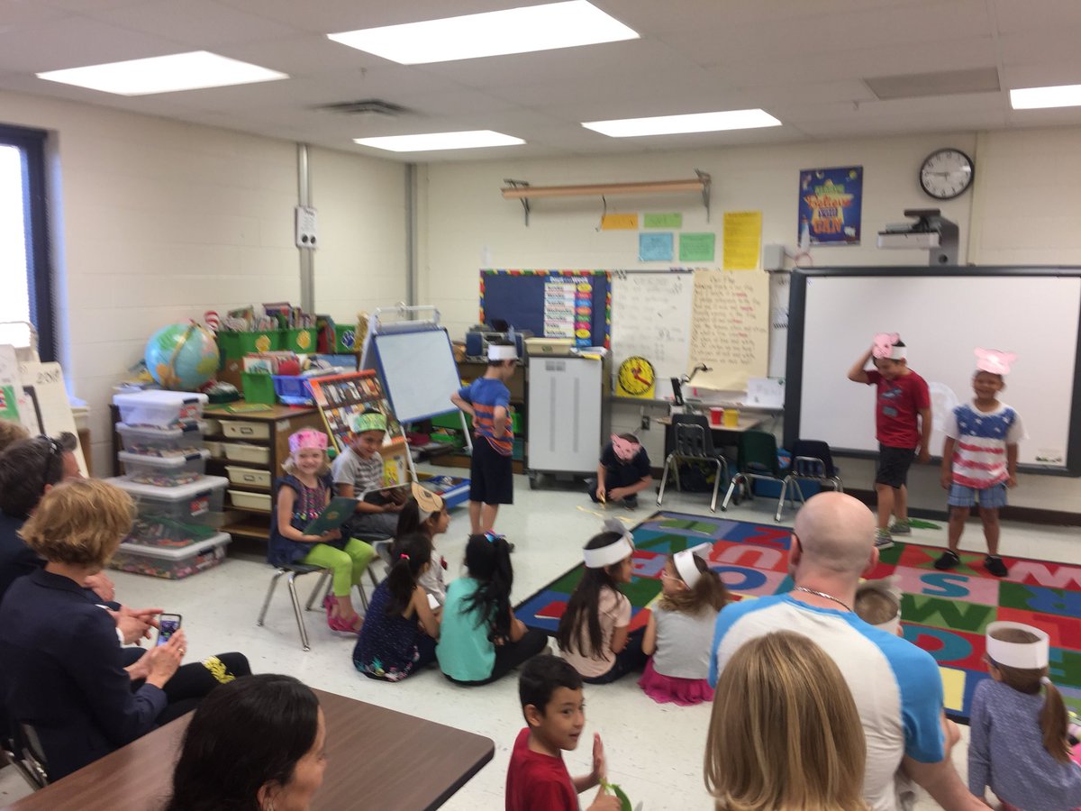 MrsSisson's tweet photo. Kindergarten loves performing!@PrincipalMizell  @MustangPurdy @MeadowlandElem https://t.co/zXLkkrhStI
