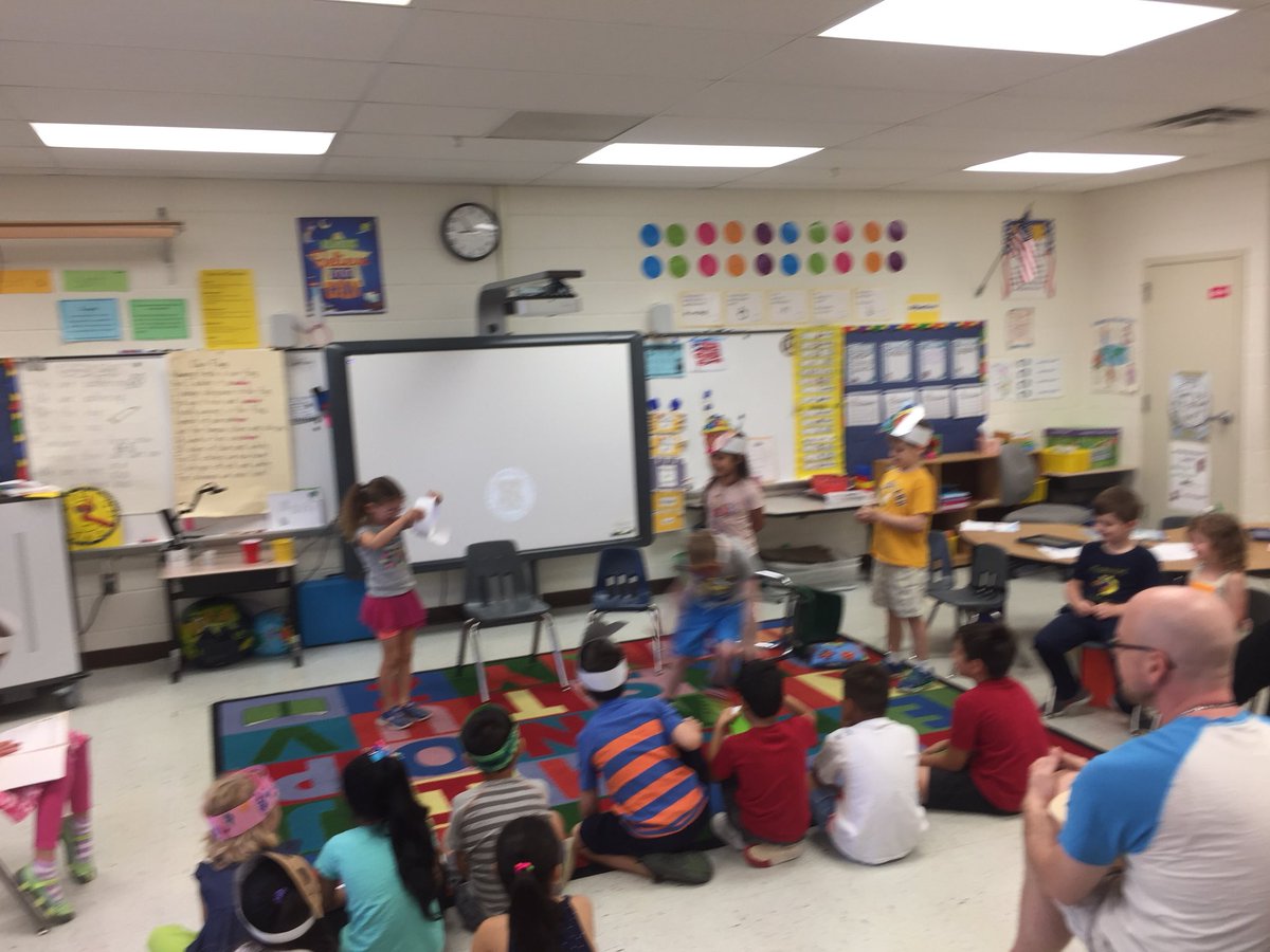 MrsSisson's tweet photo. Kindergarten loves performing!@PrincipalMizell  @MustangPurdy @MeadowlandElem https://t.co/zXLkkrhStI
