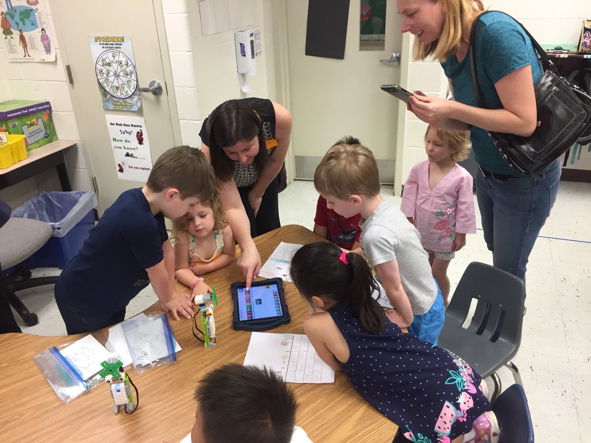 MrsSisson's tweet photo. Spy robots help save the earth! Great job ! @ MeadowlandElem  @ MustangPurdy  @PrincipalMizell https://t.co/sk7VZ9Yjhk