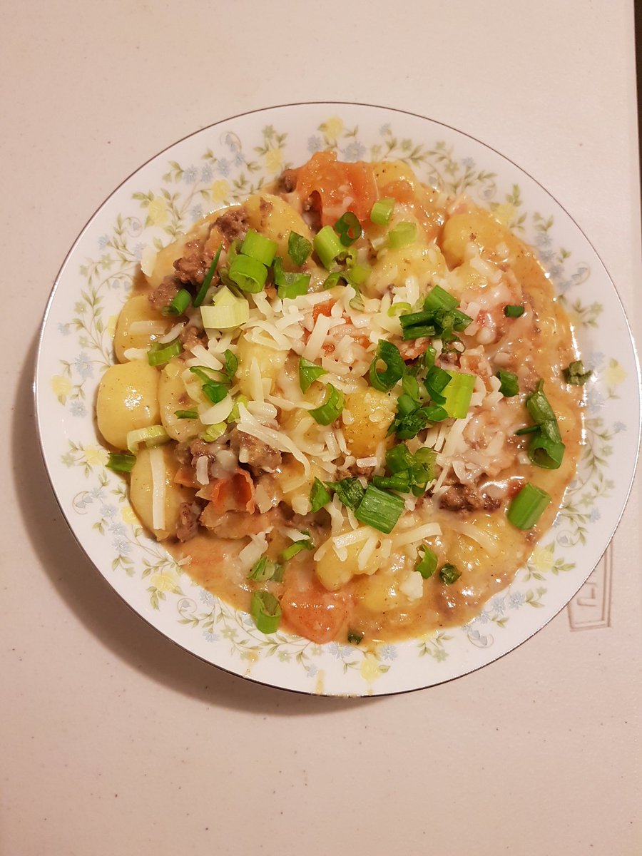Carmk25's tweet photo. Cheeseburger Gnocchi with Bacon and Green Onions. 💕 #jckitchen @missfreshinc https://t.co/nz6ZYnGxeL