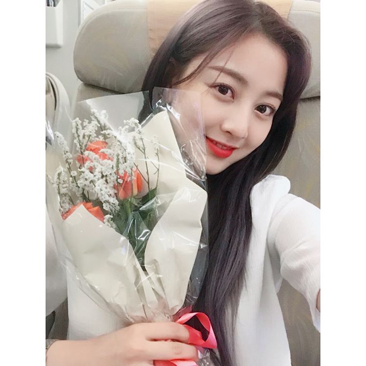 2ICERP's tweet photo. twice's instαgrαm updαte. 🌼 https://t.co/WHsRXPQMLA