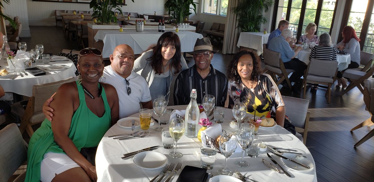 SarahPolenick's tweet photo. Having a fabulous time at @TommyBahama! @diamondresorts @reinhartshell @NoraSan67749488 @DemutisG @tchrisbrock45 https://t.co/t6h8MNwo1h