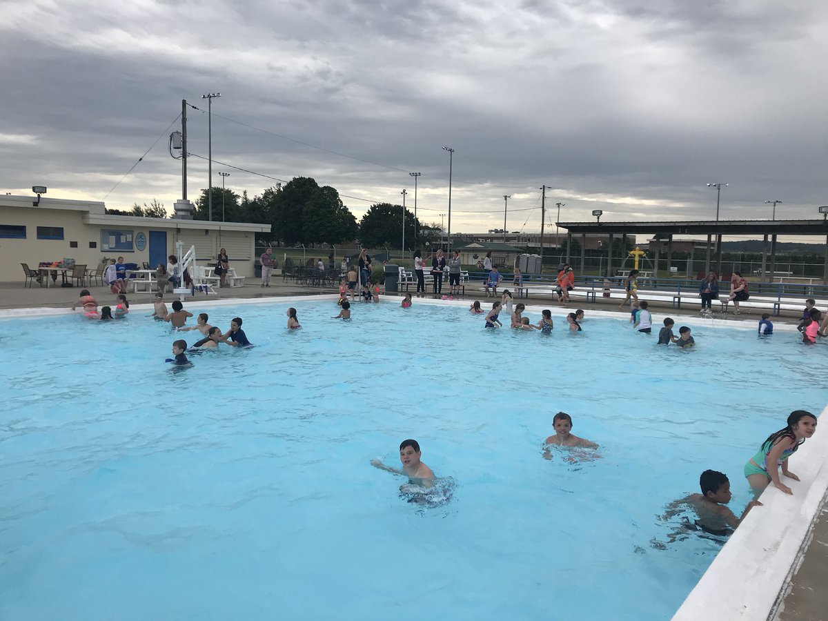 MrsMackClass's tweet photo. @PalmyraSchools Fun morning at the pool! #rewardinggoodbehavior https://t.co/wryvxz4Ab1
